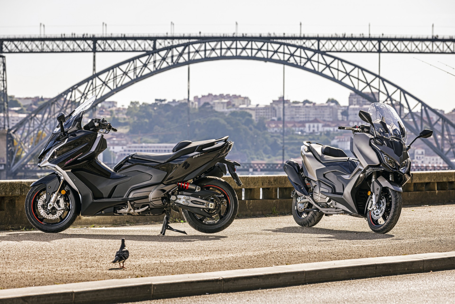 Modenas Kymco AK550 Premium